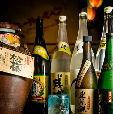 店主が選んだ泡盛の瓶