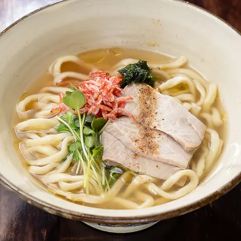 手作り出汁の沖縄そば